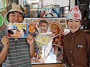 なんばのカフェで「笑顔写真展」－若手写真家カップルが笑顔2万枚撮影
