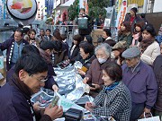 とんぼりリバーウォークで「海苔」チャリティーセール－丸かぶりコンテストも