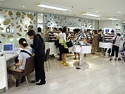 なんば高島屋が2期オープン－関西百貨店で最大となる化粧品売り場も