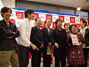 松竹、道頓堀で6日連続お笑いライブ開催へ－ビジョンで会見生中継