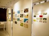南船場のギャラリーで絵封筒展－焦げたパンを貼り付けた作品も