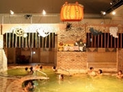 箱根小涌園ユネッサンに限定「かぼちゃ風呂」－ハロウィーン企画で