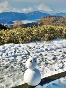 箱根で積雪、最大40センチ－富士山は今シーズン一番の雪化粧