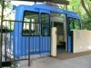早川の水をイメージさせる青い塗装が特徴の「渓谷電車」