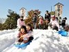 岡崎・南公園に50トンの雪届く－「ゆかりのまち」岐阜県関ケ原町から