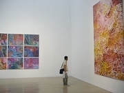 アボリジニの女性画家、大作120点の大展覧会－国立新美術館