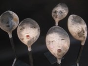 人間をテーマに作品作りを行うデンマーク人彫刻家、南麻布で個展