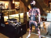 ミッドタウンで「氷上最速リュージュ」展－新型そりを展示