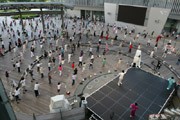 六本木ヒルズで恒例「朝の太極拳」始まる－スタンプカードも