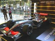 松坂屋に「マクラーレン・メルセデス」のF1マシン