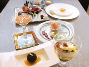 スイーツのフルコースを提供するカフェとフレンチが同時オープン