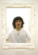 デザインスタジオの二人のデザイナーがアート展「デザインのバカ」