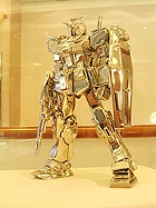 参考価格3千万円-最高純度のプラチナ製「ガンプラ」を特別展示