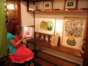 名古屋のイラストレーターが個展－鮮やかな色合いの作品展示