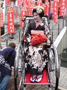 名古屋花柳界に18歳の舞妓がデビュー、人力車でお披露目