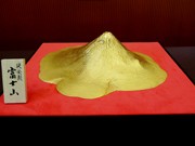 大須の貴金属店に「純金製富士山」－価格は金相場に合わせて毎日変動