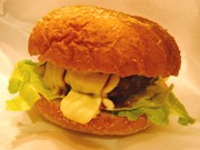 ココイチ矢場町店限定「ココ矢バーガー」、人気沸騰で販売期間延長へ