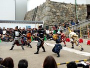 名古屋「おもてなし武将隊」人気に－名古屋城での演武に500人
