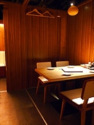 錦に串揚げ居酒屋「赤鬼」－キムチ作りをヒントに作ったソースも