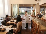 福住のパン店でボジョレ解禁イベント－講師招きワインと料理楽しむ