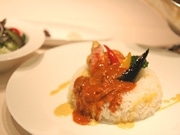 札幌グランドホテルに「たらば蟹カレー」－1日10食限定で
