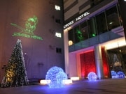 レーザービルボードやアートイルミでクリスマスに彩り－クロスホテル札幌