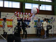 ギタリストのアントニオ古賀さんら、札幌の児童養護施設でライブ