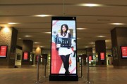 札幌駅JRタワーに「美人時計」登場－美女300人が時報告知