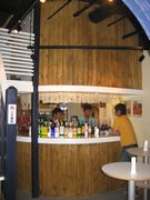 札幌・二十四軒に立ち飲みバー、建築業のオーナーが出店の夢実現