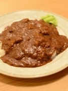 札幌・狸小路の「カレー道場 黒帯」が新メニュー、「黒いカレー」も