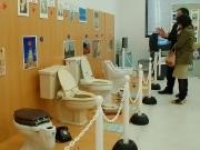 ショールームで企画展「トイレ博物館」－力士用便器の紹介も