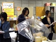 仙台で無料レンタル傘「もやいがさ」プロジェクト始動－宮城大生が企画
