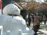 表参道に「雪だるま」出現－新潟・PR拠点リニューアルで