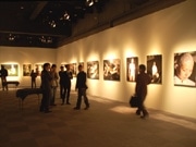 篠山紀信さんが「新次元」ヌード写真展－ラフォーレ原宿で
