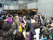 渋谷109「福袋」に4万人の列－恒例「福袋交換会」で騒然