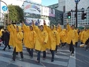 渋谷・ハチ公前交差点に石原良純さんが「大量出現」