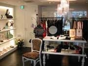イトキン、青山・骨董通りに「シンシアローリー」国内初の路面店