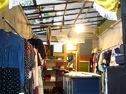 トーガ原宿店の駐車場に独自セレクトの古着専門「小屋」