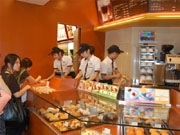マック新型店「マックカフェ」各所でオープン－恵比寿店にも行列