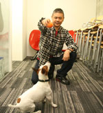 渋谷ロフトに糸井重里さん来店－愛犬ブイヨンと「名刺」配布