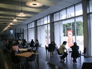 国学院渋谷キャンパスに新カフェラウンジ－低価格で「学食」提供