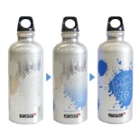 宇田川町のレコード店が「SIGG」ボトルとコラボ－水で模様変化