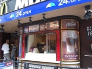 マクドナルド、原宿・竹下通り店店頭にデザート＆コーヒー専門区画