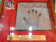 タワーレコード渋谷店にマイケル・ジャクソンさんの手形－追悼企画始まる