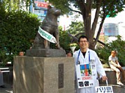 全国行脚中の「貧乏大学院生」社長、ハチ公と対面も「渋谷はアウェー」