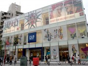 原宿駅前「ギャップ」大型旗艦店オープン迫る－店内を先行公開