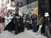 渋谷にダース・ベイダー登場？－アディダスとのコラボ商品発売で