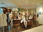 アトレ恵比寿に「ナチュラルビューティーベーシック」新業態－美香さんとのコラボ商品も
