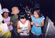 表参道ヒルズで写真家・梅佳代さん新作展－スナップ1,500点ズラリ
