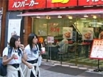 ポテトと水だけで2時間は当たり前！？センター街ファストフード利用事情